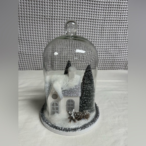 Light Up Dome Snow Globe - Picture 1 of 5